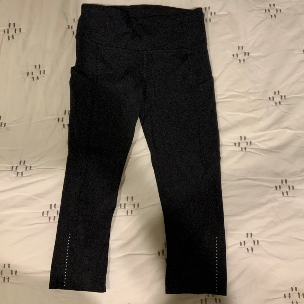 LULULEMON Black Fast and Free (?) Legging. Size 6. Crop 26”